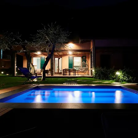 Vittoria With Private Heated Pool & Shared Sauna - Bellagio Village Oliveto Lario