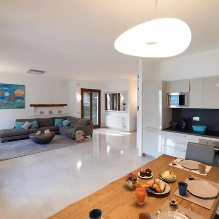 Villa Vittoria With Private Heated Pool & Shared Sauna - Bellagio Village *